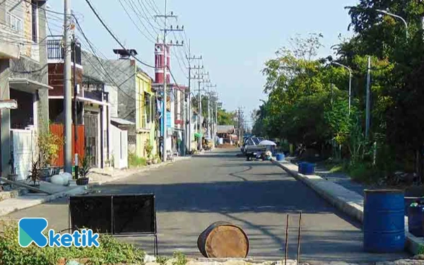 Foto Salah satu ruas frontage road Sidoarjo  yang menghubungkan Waru dan Buduran. (Foto: Fathur Rozi/Ketik)