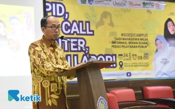 Foto Rektor Umsida Dr Hidayatullah menyampaikan pandangannya tentang peran mahasiswa dalam keterbukaan informasi publik. (Foto: Sigit Kominfo Sidoarjo)