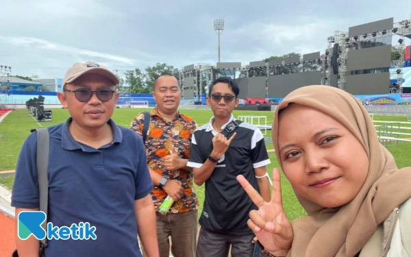 Foto Tim Redaksi Ketik Biro Malang Raya ketika melakukan survei dan peninjauan venue pembukaan Porprov di Stadion Gajayana Kota Malang. (Foto: Dok Ketik)