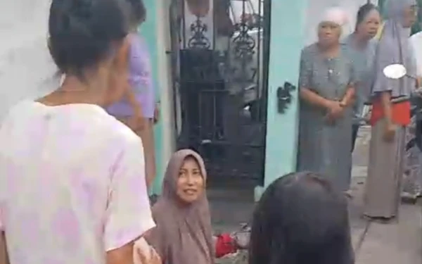 Foto Foto korban saat setelah di jambret di wilayah Kelurahan Jeruk, Lakarsantri, Surabaya (25/06/2025) (Foto: Dokumentasi Warga)