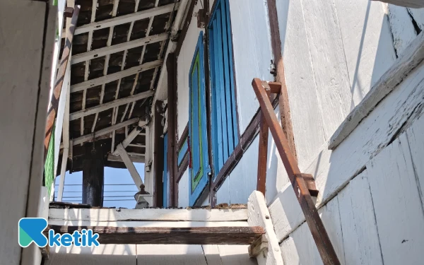 Foto Langgar Dukur Kayu yang terletak di Lawang Seketeng IV, Jalan Grogol GG I, Peneleh, Surabaya tempat bung Karno kecil belajar ngaji. (Foto: Fitra Herdian/Ketik)