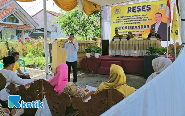 Foto Saat reses Anton Iskandar mendengarkan usulan dari masyarakat di dapil 1. (Nani Eko/Ketik)
