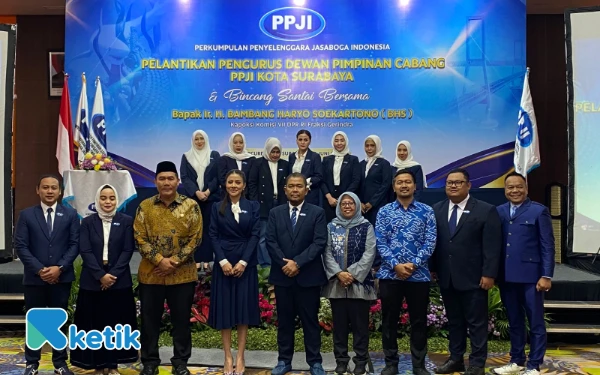 Foto Foto bersama Kepengurusan PPJI dengan Bambang Haryo Sukartono (BHS). (Foto: Shinta Miranda/Ketik.co.id)