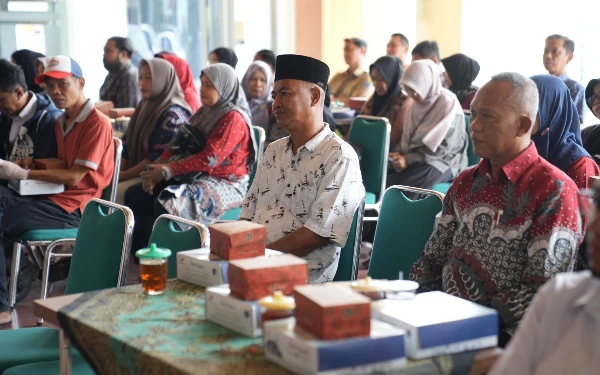 Foto Para peserta kegiatan Monitoring dan Evaluasi (Monev) penanggulangan kemiskinan di Kalurahan Caturtunggal Depok, Senin 30 Juni 2025. (Foto: Prokopim Sleman/Ketik)