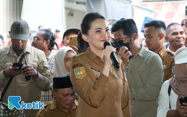 Foto Serly Tjoanda Gubernur Maluku Utara saat kunjungan di Halsel Selasa 1 Juli 2025 (Foto: Mursal/Ketik.co.id)