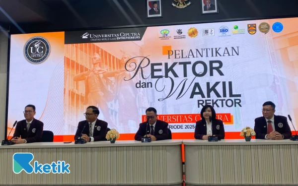 Foto Jajaran Rektor dan Wakil Rektor UC Surabaya. (Foto: Shinta Miranda/Ketik.co.id)