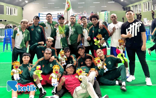 Foto ‎Kontingen Kota Batu juara umum Cabor Tinju di Porprov IX Jatim 2025. (Foto: Sholeh/Ketik)