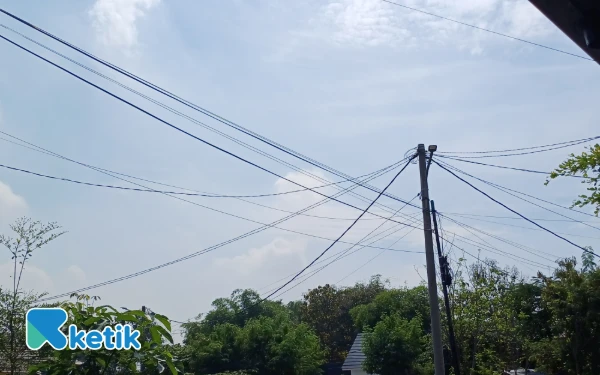 Foto Kondisi cuaca yang cerah menjadi faktor terjadinya Surabaya dingin, Selasa, 8 Juli 2025. (Foto: Khaesar/Ketik)
