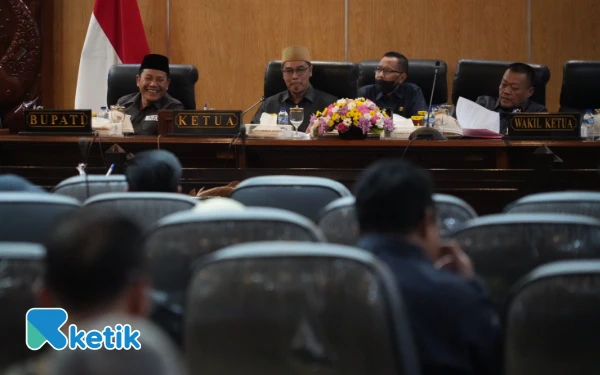 Foto Suasana rapat paripurna pengesahan Raperda RPJMD Sidoarjo 2025-2029 menjadi Perda di DPRD Sidoarjo. (Foto: Amar/DPRD Sidoarjo)