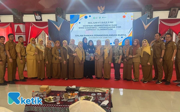 Foto Foto bersama para Kepala Puskesmas di Pendopo Trunojoyo (Foto: Mat Jusi/Ketik).