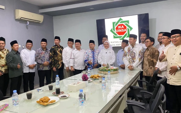 Foto Peresmian kantor sekretariat di luar kampus menjadi penanda kemandirian IKA UINSA. (Istimewa)