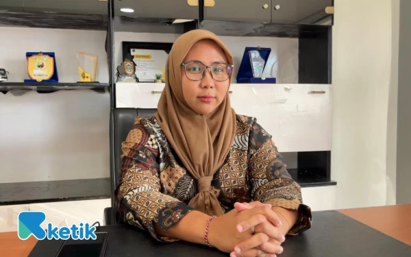 Foto Kepala Terminal Arjosari, Mega Perwira Donowati saat menjelaskan terkait penertiban jupang liar. (Foto: Lutfia/Ketik)