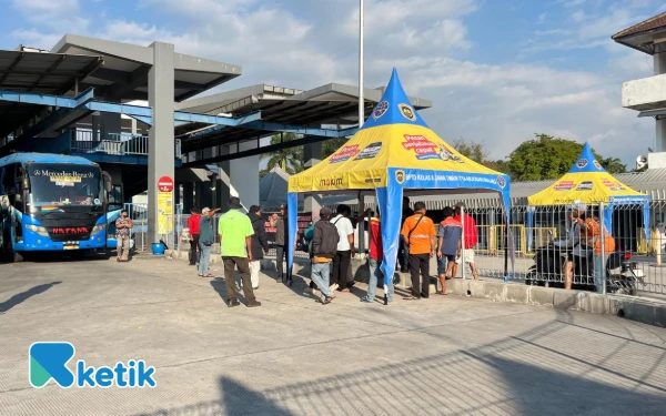 Foto Titik jupang hanya terpusat di dalam Terminal Arjosari. (Foto: Lutfia/Ketik)