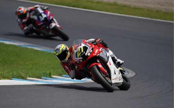 Foto M. Adenanta Putra melesat bersama CBR600RR pada seri ketiga ARRC yang berlangsung di Motegi Mobility Resort, Jepan, 13 Juli 2025. (Foto: AHM)