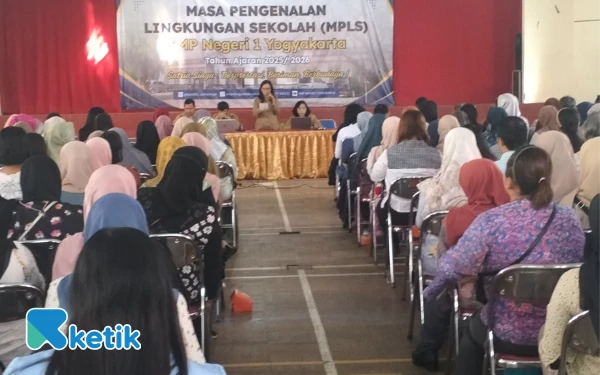 Foto Sambutan Kepala Sekolah SMP Negeri 1 Yogyakarta, Dra. Y.Niken Sasanti, MM