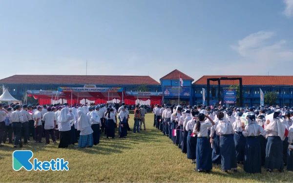 Foto Suasana upacara pembukaan pelaksanaan MPLS 2025 SMA, SMK dan SLB. (Foto: Husni Habib/Ketik)