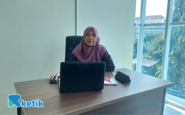 Foto Kepala Sekolah Rakyat Menengah Atas XXI Unesa, Prapti Wardani. (Foto: Husni Habib/Ketik)