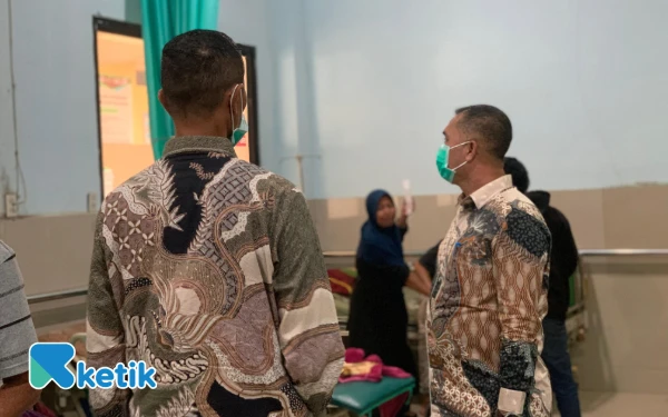 Foto Tim Pansus DPRK Abdya meninjau ruang rawat di RSUD-TP Abdya, Susoh, Selasa, 15 Juli 2025. (Foto: T. Rahmat/Ketik)