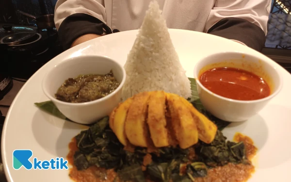 Foto Cumi isi tahun khas Minang menjadi salah satu masakan yamg disajikan Hotel di kawasan Raya Gubeng, Rabu, 16 Juli 2025. (Foto: Khaesar/Ketik)