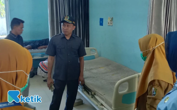 Foto Bed yang tak layak pakai di Puskesmas Jrengik (Foto: Mat Jusi/Ketik).