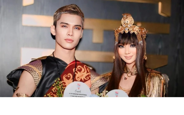 Foto Dua sosok di balik TWOI (The Wonder of Indonesia) Angeline Virginia Wong dan Michaelachel dalam acara ASEAN Fashion Festival beberapa waktu lalu. (foto : TWOI for Ketik).