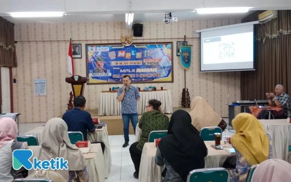 Foto Workshop “Integrasi Media Interaktif Slido dan Wordwall dalam Pembelajaran Landeskunde” di SMAN 3 Surakarta, diikuti oleh 30 guru bahasa Jerman dari berbagai SMA di Jawa Tengah, 18 Juli 2025. (Foto: Iwa Sobara for Ketik)