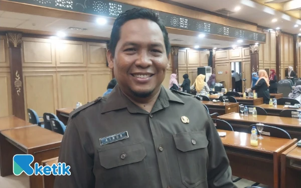 Foto Asisten Pemerintahan dan Kesra Pemkab Sidoarjo Ainur Rahman saat menghadiri paripurna DPRD Sidoarjo beberapa waktu lalu. (Foto: Fathur Roziq/Ketik)