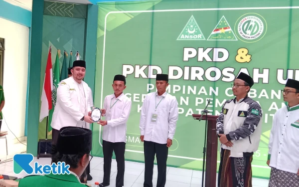 Foto Para peserta PKD & PKD Dirosah Ula GP Ansor Pacitan mengikuti rangkaian acara pembukaan dengan penuh semangat.