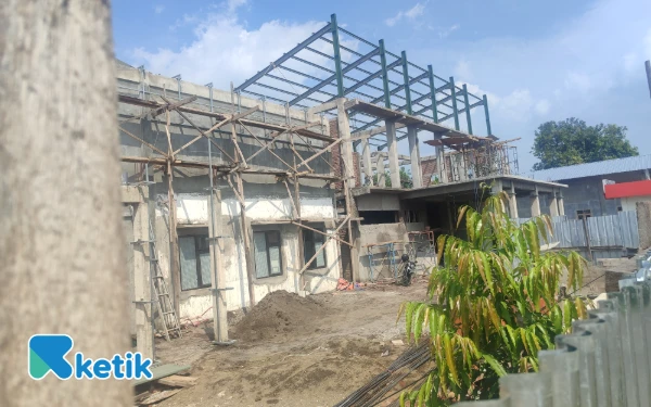 Foto Kondisi bangunan proyek PSD puskesmas Keboan, Ngusikan, Jombang beberapa waktu lalu. (Foto: Syaiful Arif/ketik)