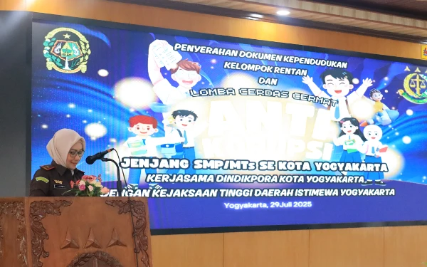 Foto Wakajati DIY Neva Sari Susanti, saat membacakan sambutan tertulis Kajati DIY. 
(Foto: Penkum Kejati DIY/Ketik)