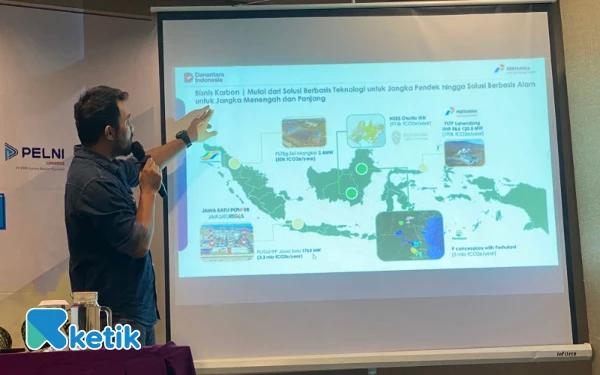 Foto Analisis Goverment Relations Pertamina New & renewable Energy Geothermal PR Specialist Pertamina Arif Mulizar memaparkan sebaran PGE di Seluruh Indonesia. (Foto: Shinta Miranda/Ketik)