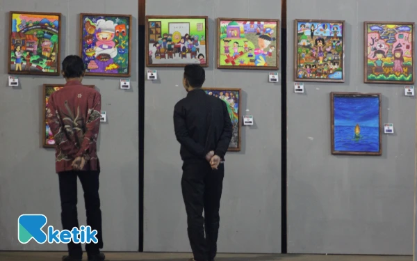 Foto Pameran Lukisan Komunitas Pelukis Jombang di GOR Merdeka, Jombang, 30 Juli 2025. (Foto: Rifat/Ketik)