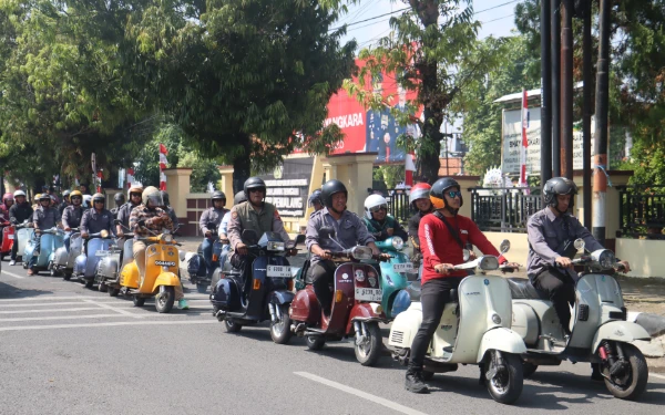 Foto Iring iringan Vespa siap mengantar AKBP Eko Sunaryo ke kediaman pribadi, Kamis, 31 Juli 2025 (Foto: Humas Polres Pemalang)