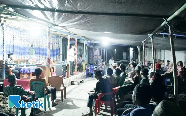 Foto Wabup Helmi memeberi sambutan di Desa Tawabi Kamis 31 Juli 2025 (Foto: Gadri For Ketik)