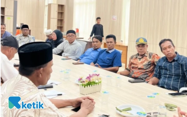Foto Para Camat saat mengikuti rapat Jumat 1 Agustus 2025 (Foto: Mursal/Ketik)