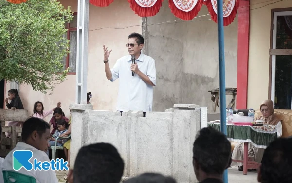 Foto Helmi memberi sambutan di Desa Liboba Hijrah Sabtu, 2 Agustus 2025 (Foto: Gadri Buamona For Ketik)