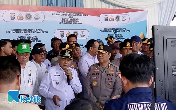 Foto Ketua HKTI Kabupaten Malang Makhrus Soleh ketika bersama Irwasum Polri Komjen Pol Prof Dr Dedi Prasetyo. (Foto: Binar Gumilang/Ketik)