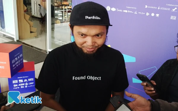 Foto Direktur Operasional Sosia Loka Indonesia, Adam Febrianata menjelaskan soal event Loka Nesia. (Foto: Lutfia/Ketik)