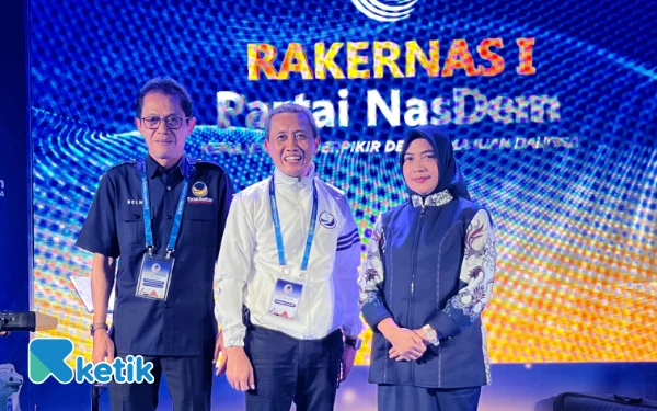 Foto Helmi Umar Muchsin, MC Haru, dan Husni Bopeng Berpose Usai dialog (Foto: Zai For Ketik)