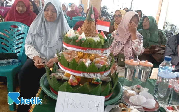 Foto Produk Olahan Singkong dari kelompok 7 yang memenangkan lomba HUT RI ke-80 di Desa Surajaya Pemalang (Foto: Slamet/Ketik)