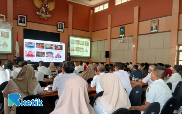 Foto Pemaparan sosialisasi oleh KPK kepada pejabat di Gedung Karya Dharma Pacitan.