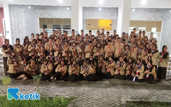 Foto Seusai ulang janji para peaerta dan pimpinan Kwarcab Surabaya foto bersama. (foto: Sutejo/ketik)