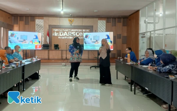Foto Pelatihan EKG dalam rangka memperingati Hari Jantung Sedunia dan HUT ke-80 RI di RSUD dr. Darsono Pacitan. Kegiatan ini diikuti oleh tenaga medis dari berbagai puskesmas se-Kabupaten Pacitan untuk meningkatkan keterampilan dalam mendeteksi penyakit jantung sejak dini, Kamis, 14 Agustus 2025. (Foto: Al Ahmadi/Ketik)