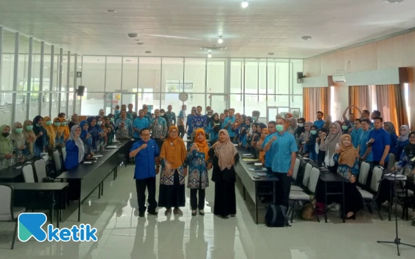 Foto Pelatihan EKG dalam rangka memperingati Hari Jantung Sedunia dan HUT ke-80 RI di RSUD dr. Darsono Pacitan. Kegiatan ini diikuti oleh tenaga medis dari berbagai puskesmas se-Kabupaten Pacitan untuk meningkatkan keterampilan dalam mendeteksi penyakit jantung sejak dini, Kamis, 14 Agustus 2025. (Foto: Al Ahmadi/Ketik)