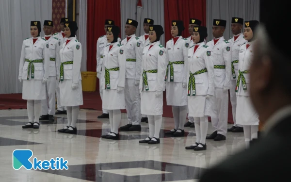 Foto Pengukuhan Paskibraka Jombang 2025 di Pendopo Kabupaten Jombang 15 Agustus 2025. (Foto: Rifat/Ketik)