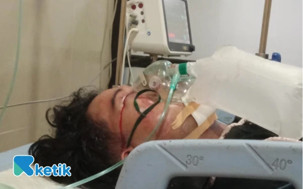 Foto Dicky saat koma setelah mengalami kecelakaan, Senin 18 Agustus 2025. (Foto: Favan/Ketik)