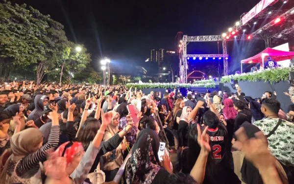 Foto Grup Musik NDX AKA sukses ajak ribuan warga Jawa Timur bergoyang dan bernyanyi bareng di gelaran Pesta Rakyat HUT ke-80 Kemerdekaan RI yang digelar di depan Gedung Negara Grahadi, Surabaya, Senin 18 Agustus 2025, malam (Foto: Biro Adpim Pemprov Jatim)
