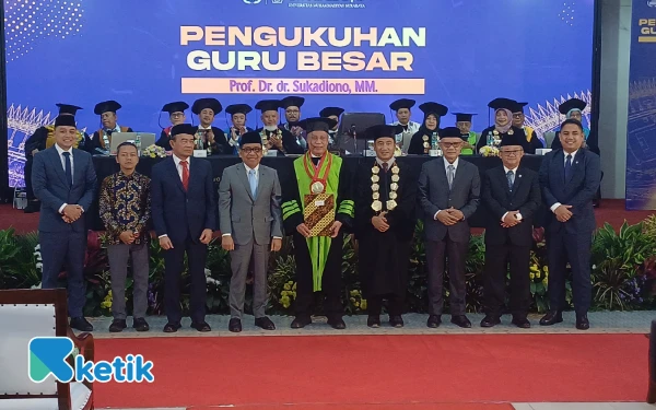 Foto Mulai menteri, Ketua Umum PP Muhammadiyah hingga Wali Kota Surabaya Eri Cahyadi turut hadir dalam pengukuhan guru besar Sukardiono, Sabtu, 23 Agustus 2025. (Foto: Khaesar/Ketik)