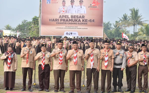Foto Kwarcab Sleman menggelar Apel Besar dalam rangka memperingati Hari Pramuka ke-64 tahun 2025 di lapangan Kalurahan Harjobinangun, Kapanewon Pakem, Sleman, Sabtu, 23 Agustus 2025. (Foto: Prokopim Sleman for Ketik)
