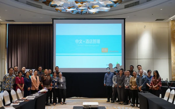 Foto Atria Hotel Malang menghadirkan kelas bahasa Mandarin untuk meningkatkan kompetensi SDM di bidang pelayanan tamu. (Istimewa)